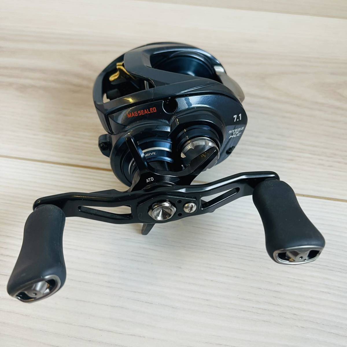 ダイワ スティーズ A TW HLC 8.1L ⁄ ベイトリール 左巻き