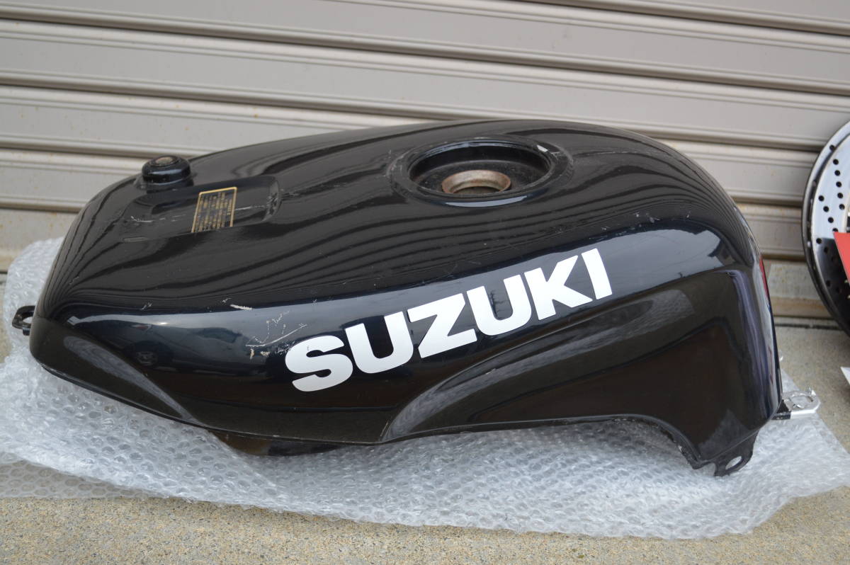 GSX-R400R GK76A ガソリンタンク 黒 【公式通販】