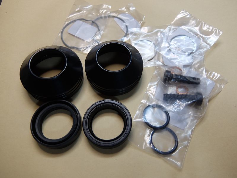【高品質，SALE】 RZ250 RZ350 フロントフォーク オーバーホール フルキット オイルシール ダストシール Oリング クリップ ボルト＆シール 他 4L3 4UO(フロント)｜売買されたオークション情報、yahooの商品情報をア ヤマハ用