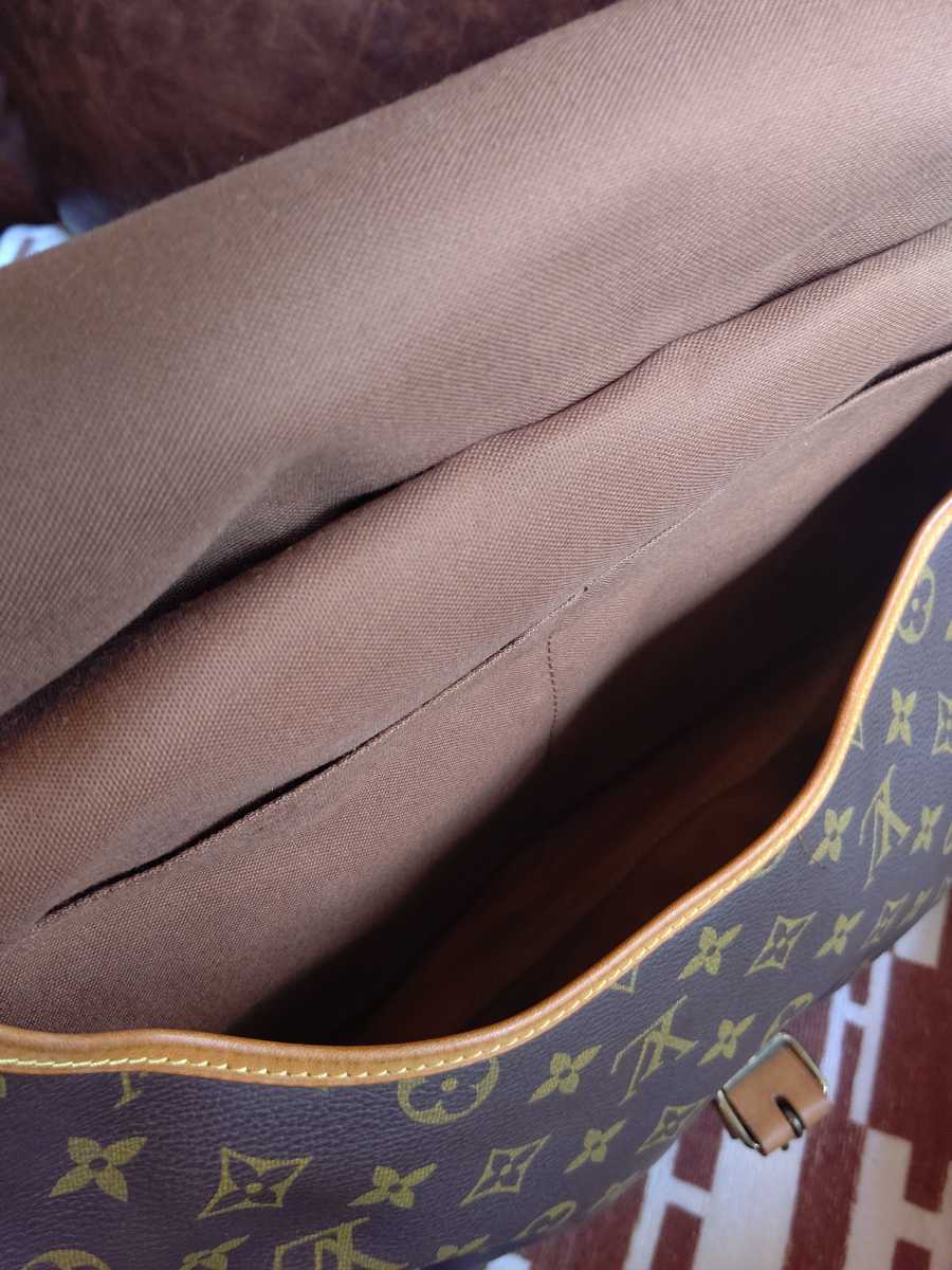LOUIS VUITTON（ルイ・ヴィトン） モノグラム ソミュール35