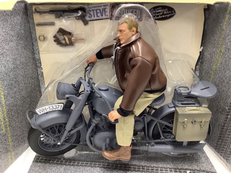 3月17日まで出品スティーブ・マックイーン 1:6 フィギュア バイク付き