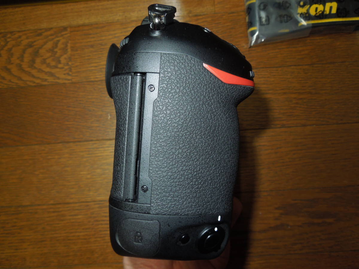 NIKON D6 ボディ 付属品完備 元箱 フラッグシップモデル おまけ付き 美 
