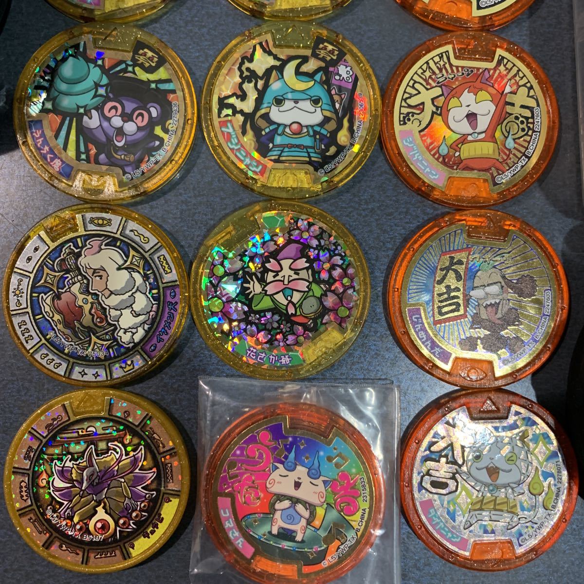 再再販 妖怪メダル レジェンドメダル ブシニャン イケメン犬 うんちく魔 Www Anavara Com