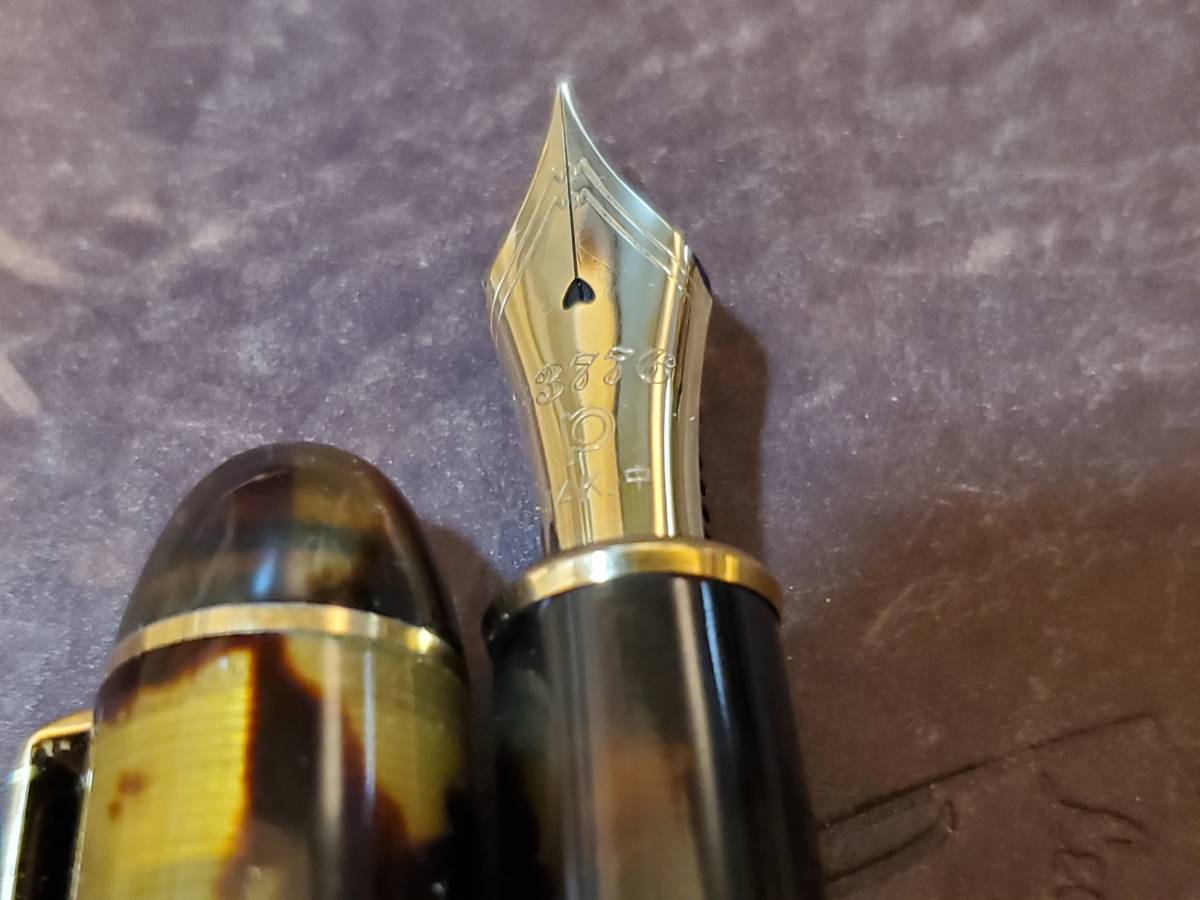 プラチナ #3776 ベッコウ 旧型ニブ 中字 14K セルロイド 玉クリップ 
