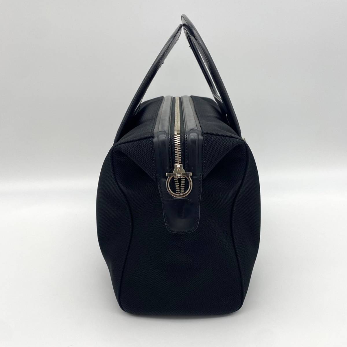美品 正規品 Salvatore Ferragamo サルヴァトーレ・フェラガモ ミニ 