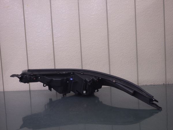 B21641△ C-HR 中期 右ライト LED KOITO 10-111 (7) ZYX10/NGX50/NGX10