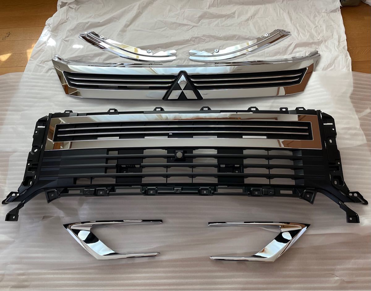 新車外し 新型デリカd5 フロントグリル アーバンギア 純正フロント
