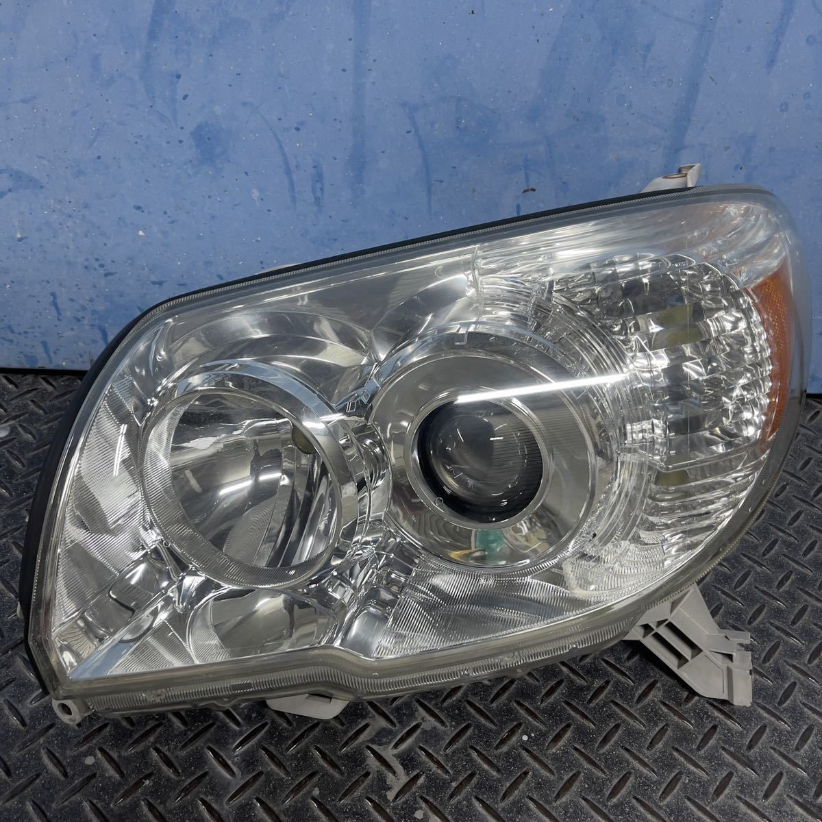 ダイハツ キャスト 右ヘッドライト LED キャスト ダイハツ LA250S 右側 
