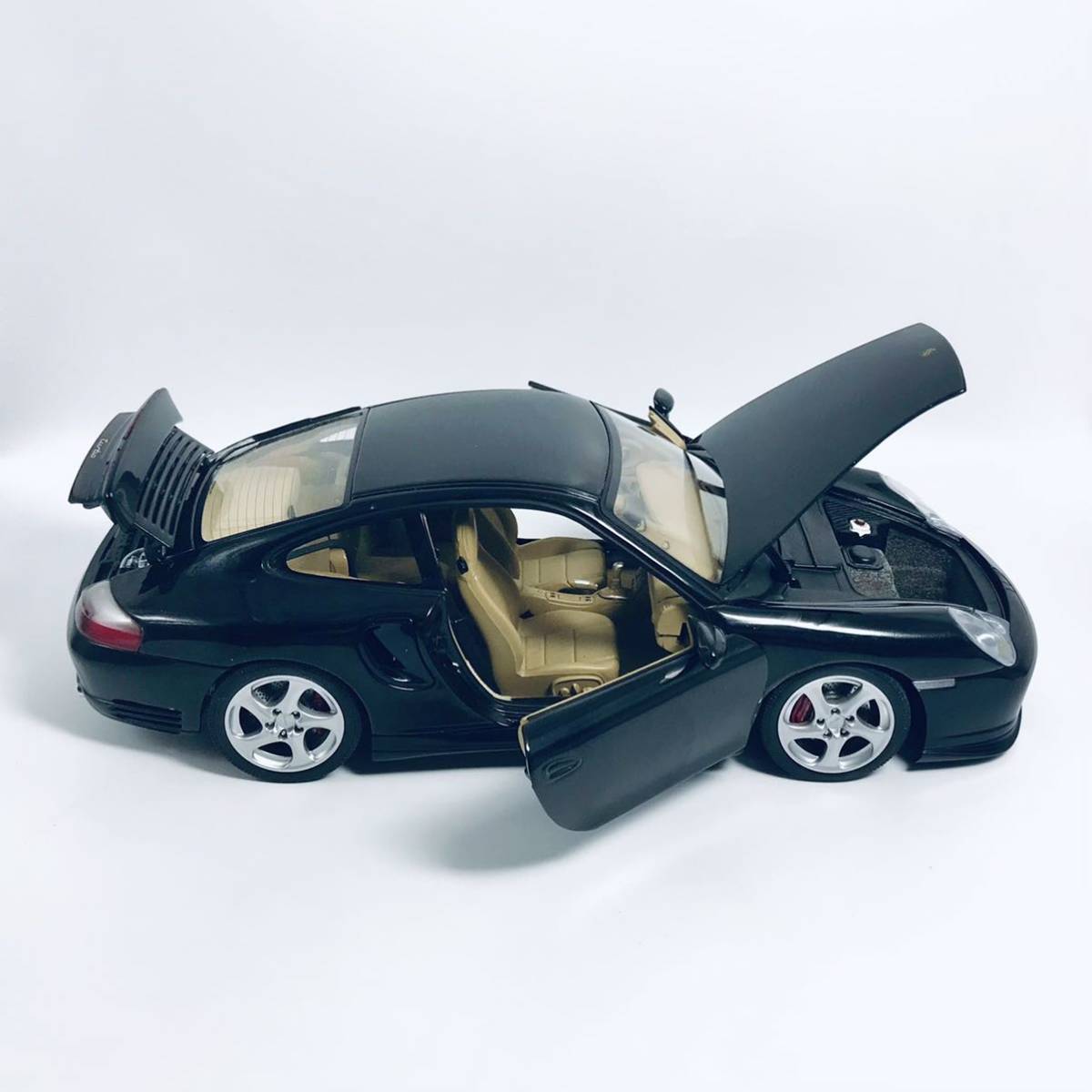 1円〜 訳有り 磨き処理済み AUTOart オートアート 1/18 2002年型 996系 