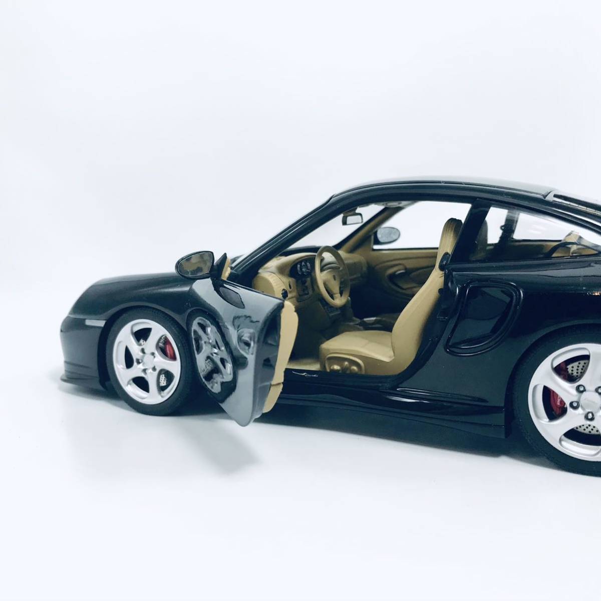 1円〜 訳有り 磨き処理済み AUTOart オートアート 1/18 2002年型 996系 
