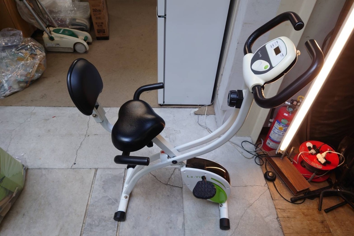 # OG # La-VIE 折りたたみ式クロスバイク フィットネスバイク エアロバイク 背もたれ・サイドハンドル付き #O-220147