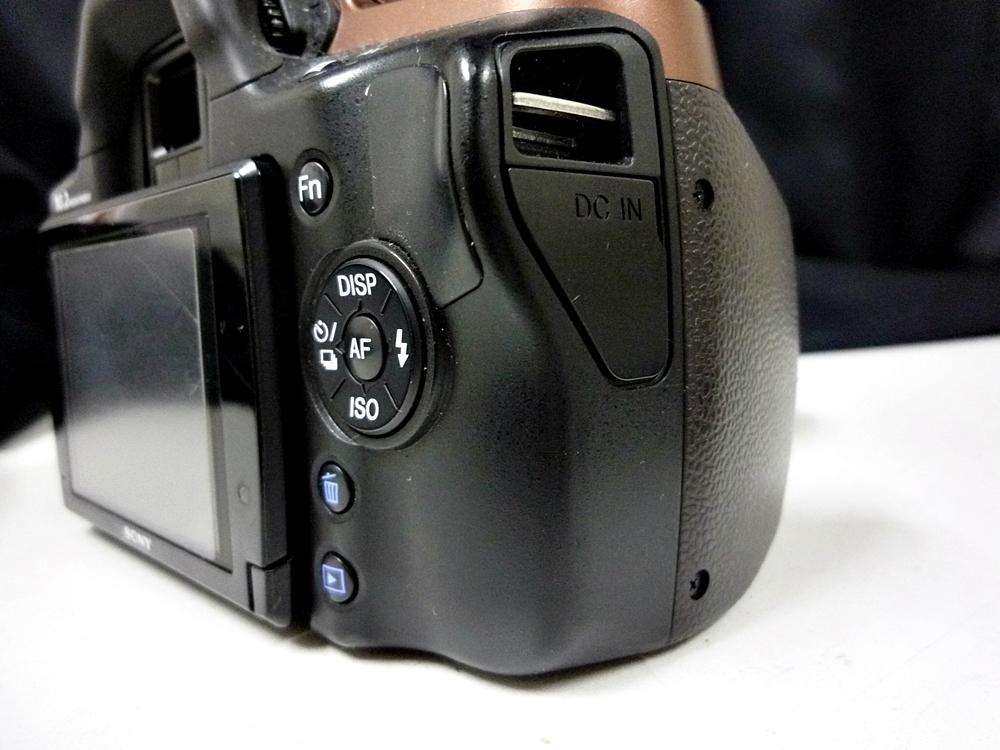 ▽SONY/ソニー デジタル一眼レフカメラ α330 DSLR-A330 レンズ付き