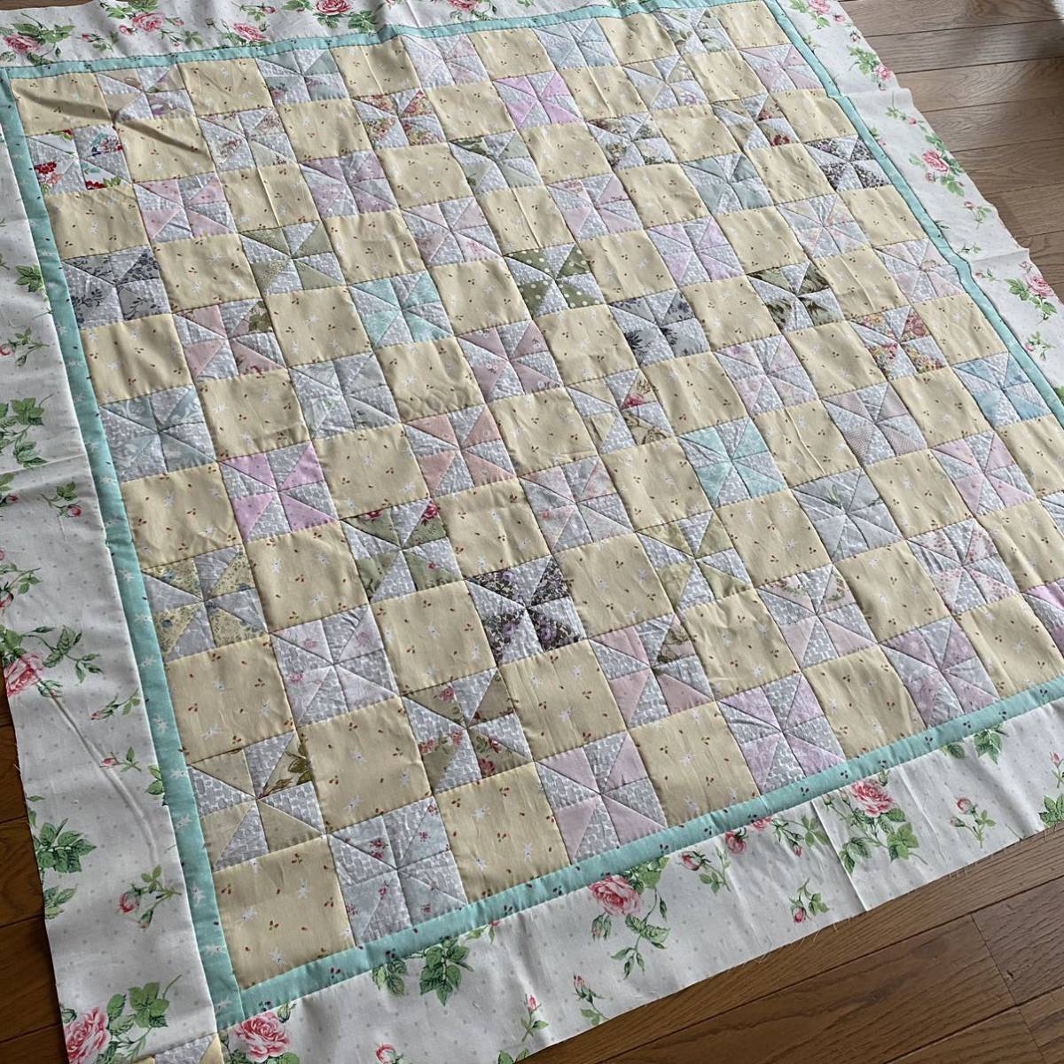 ☆パッチワーク キルト トップ☆ベビーキルト☆優しい色合いの ☆パッチワーク キルト トップ☆ベビーキルト☆優しい色合いの