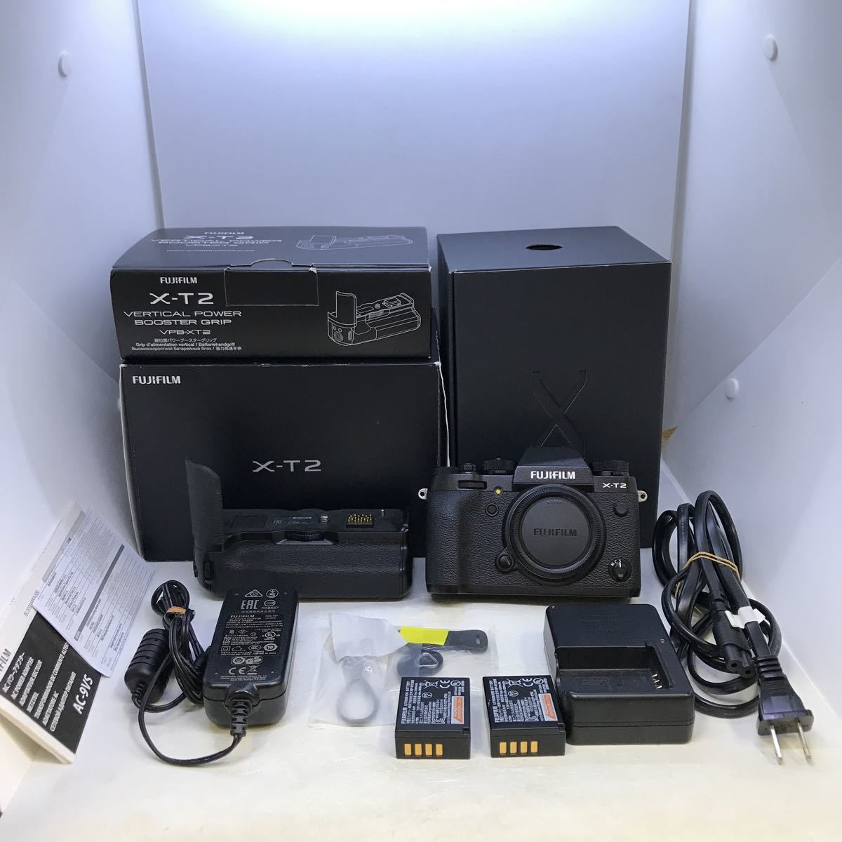 FUJIFIUM X-T2 美品 X-T2 FUJIFILM ボディ VPB-XT2 一眼レフカメラ