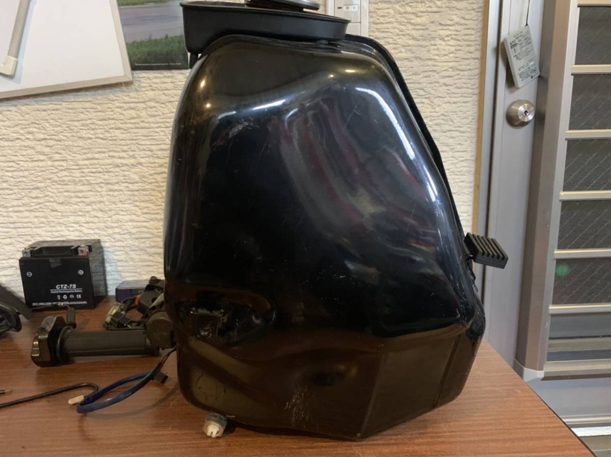 1wg 2026年最新Yahoo!オークション -fzr400 タンクの中古品・新品 - Yahoo!オークション 「fzr400 燃料」(パーツ)(オートバイ)の落札 タンク(パーツ)の中古品 中古バイクパーツ販売専門店アイラブモーターFZR400 ガソリンタンク ガソリン FZR400&frasl;R(1WG&frasl;2TK) -since 1986- ZZ-R400