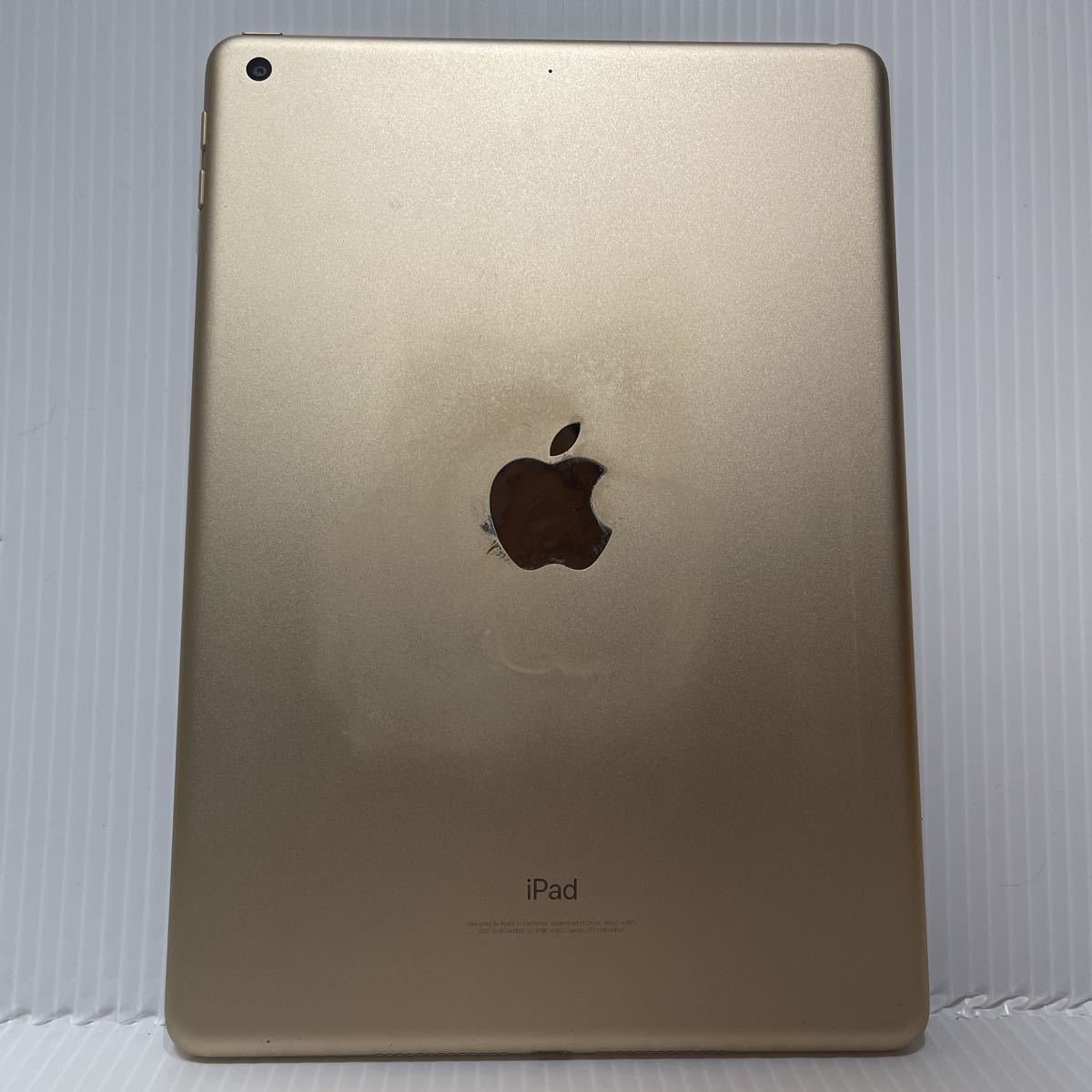 送料無料Apple iPad 第五世代 128GB GOLD Wi-Fi モデル