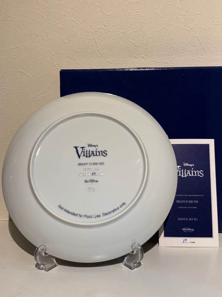 ディズニー ヴィランズ飾り皿 未使用 Disney villains リミテッドエディション絵皿 クルエラ59/2500