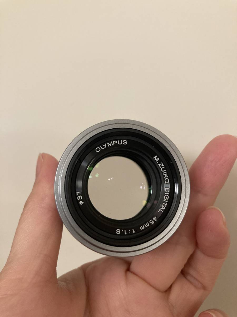 オリンパス OLYMPUS M.ZUIKO DIGITAL 45mm F1.8 シルバー【中古