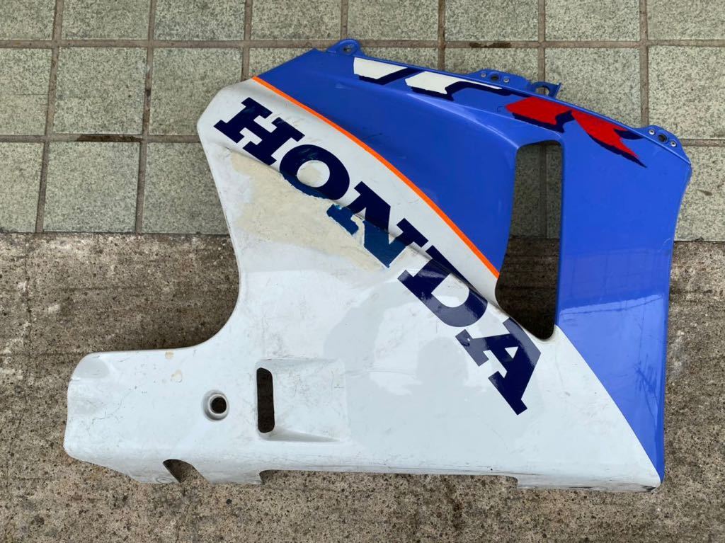 VFR400R（NC30）純正サイドカウル、センター部 左側！｜ホンダ用