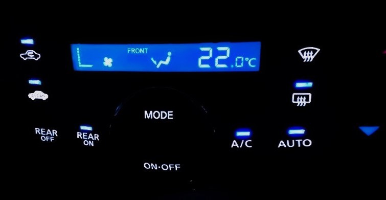 C26 セレナ LED打ち換え済み エアコンパネル 売り切り☆ プラズマクラスター有り