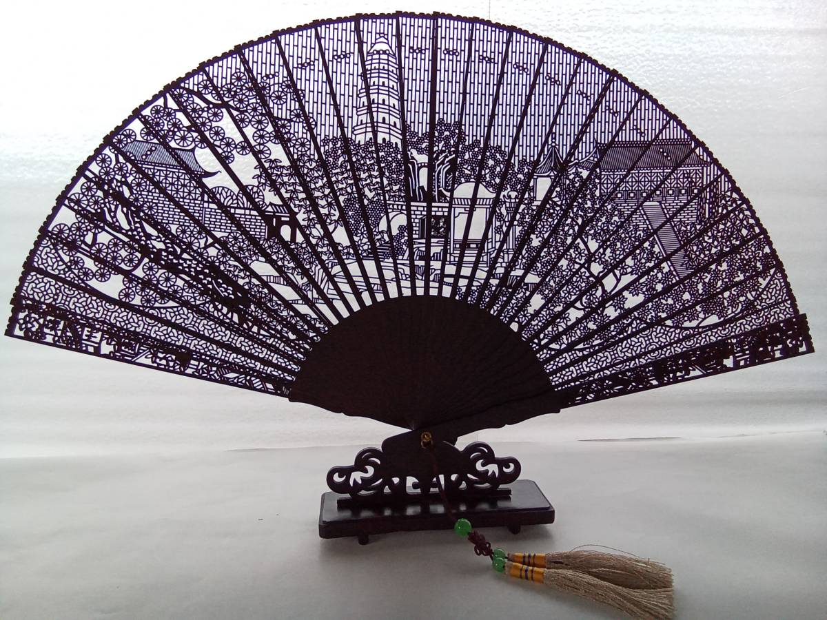 ★特級品 超精密 黒檀 透かし彫り扇子 23cm 男女兼用 化粧箱入 檀扇/香木扇子/白檀風扇子 扇子 – 透かし彫り 超精密 京都オンライン 京扇子包装してお届け♪切り絵扇