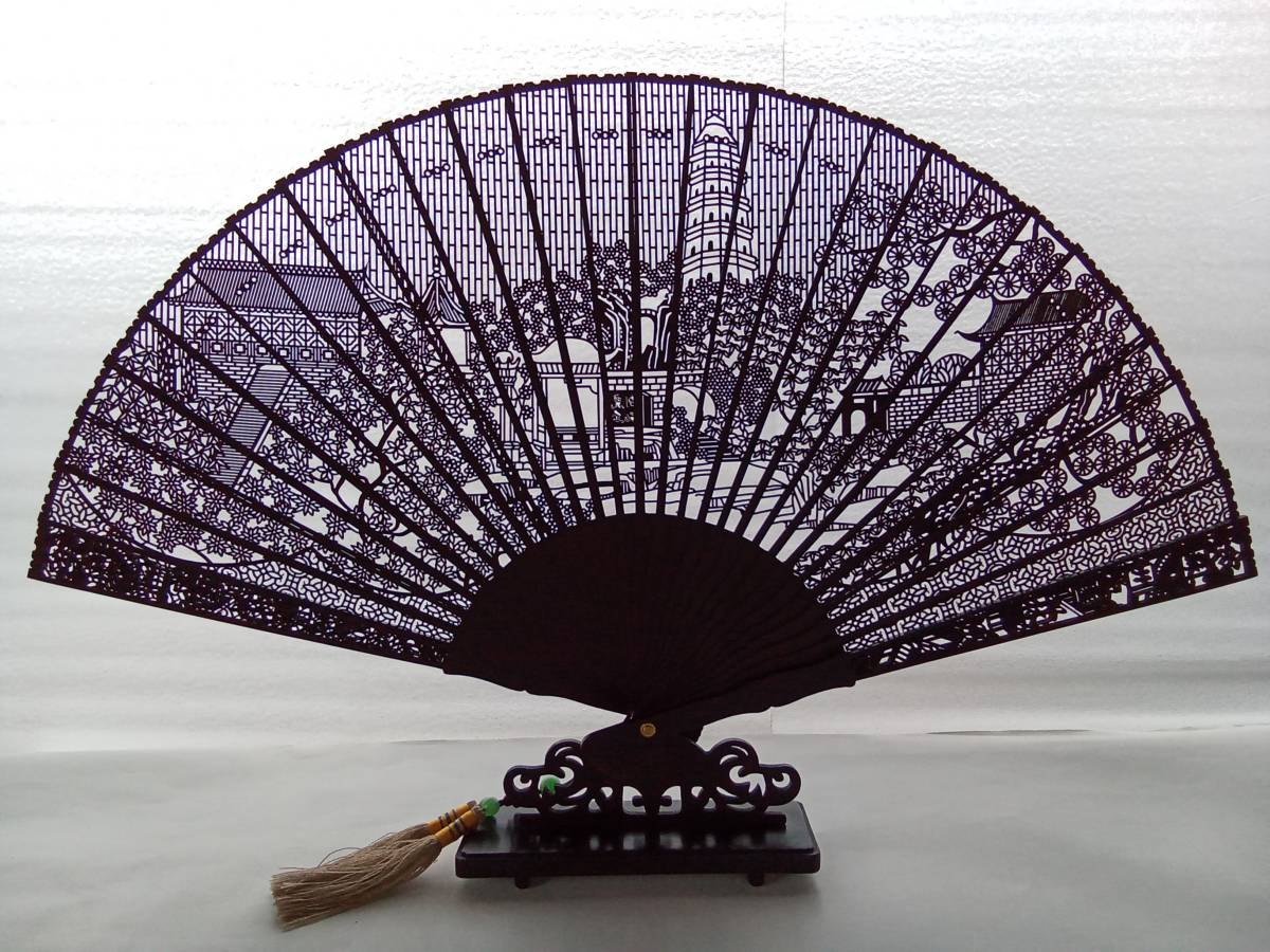 ★特級品 超精密 黒檀 透かし彫り扇子 23cm 男女兼用 化粧箱入 檀扇/香木扇子/白檀風扇子 扇子 – 透かし彫り 超精密 京都オンライン 京扇子包装してお届け♪切り絵扇