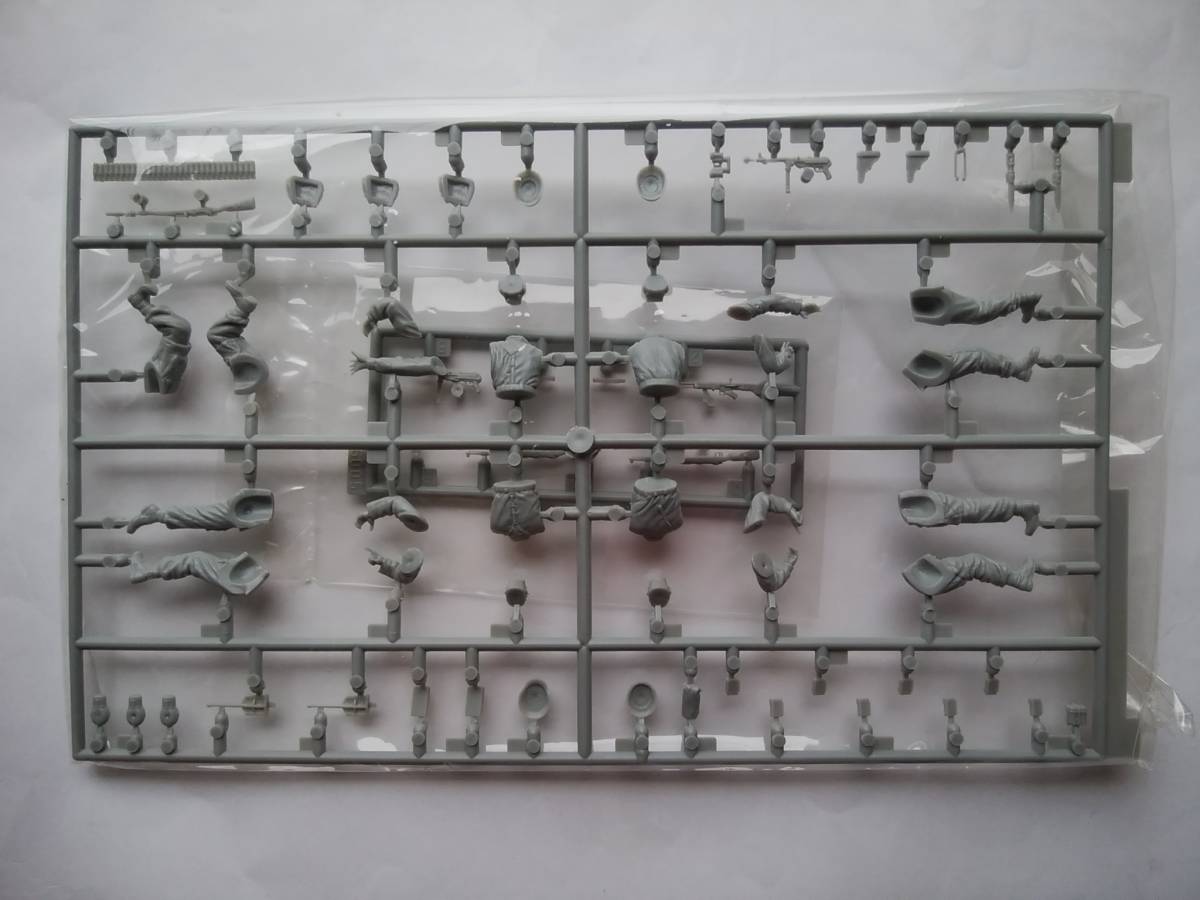 ドラゴン 1 35 Nr 6094 グラン サッソ強襲 オットー スコルツェニーと降下猟兵 戦車 軍用車両 売買されたオークション情報 Yahooの商品情報をアーカイブ公開 オークファン Aucfan Com