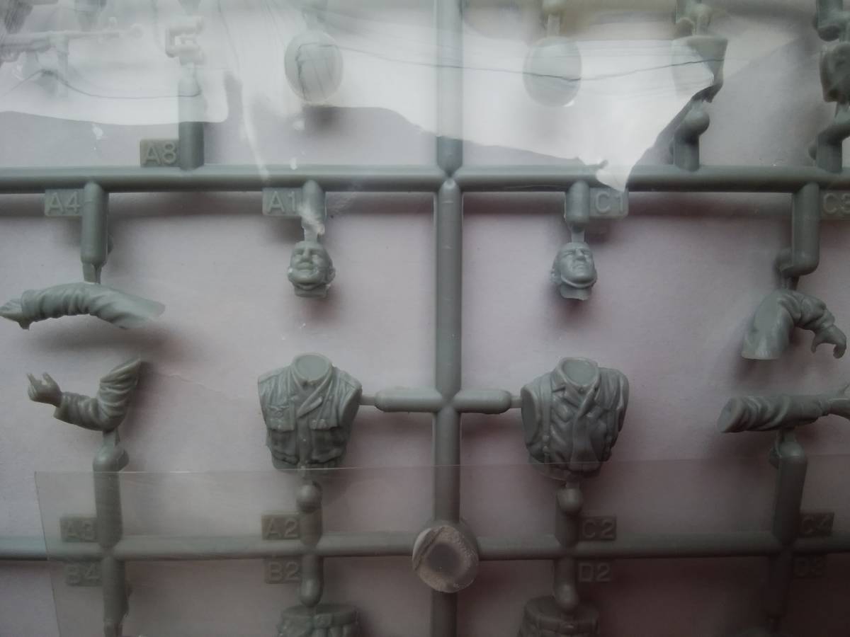 ドラゴン 1 35 Nr 6094 グラン サッソ強襲 オットー スコルツェニーと降下猟兵 戦車 軍用車両 売買されたオークション情報 Yahooの商品情報をアーカイブ公開 オークファン Aucfan Com