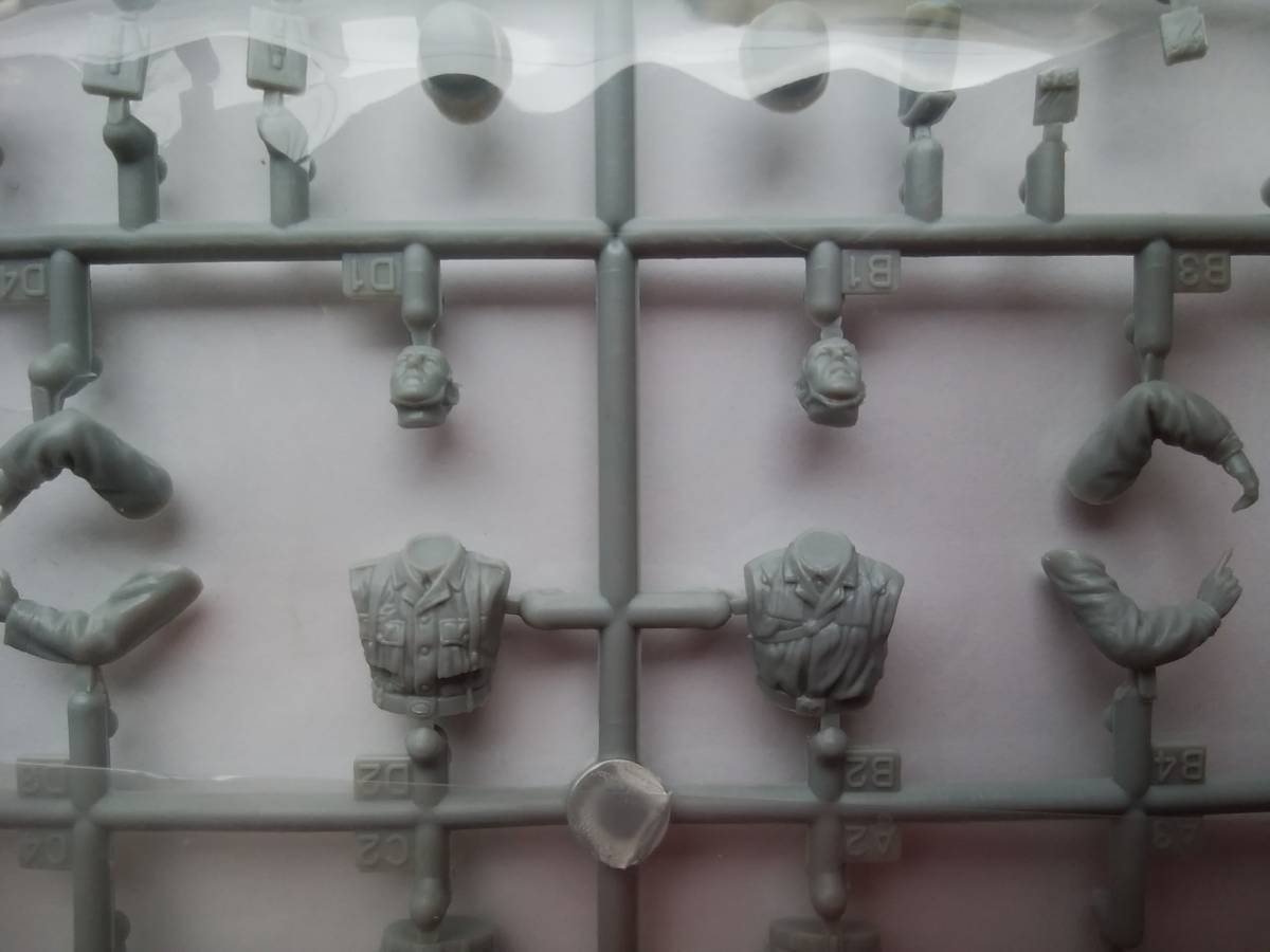 ドラゴン 1 35 Nr 6094 グラン サッソ強襲 オットー スコルツェニーと降下猟兵 戦車 軍用車両 売買されたオークション情報 Yahooの商品情報をアーカイブ公開 オークファン Aucfan Com