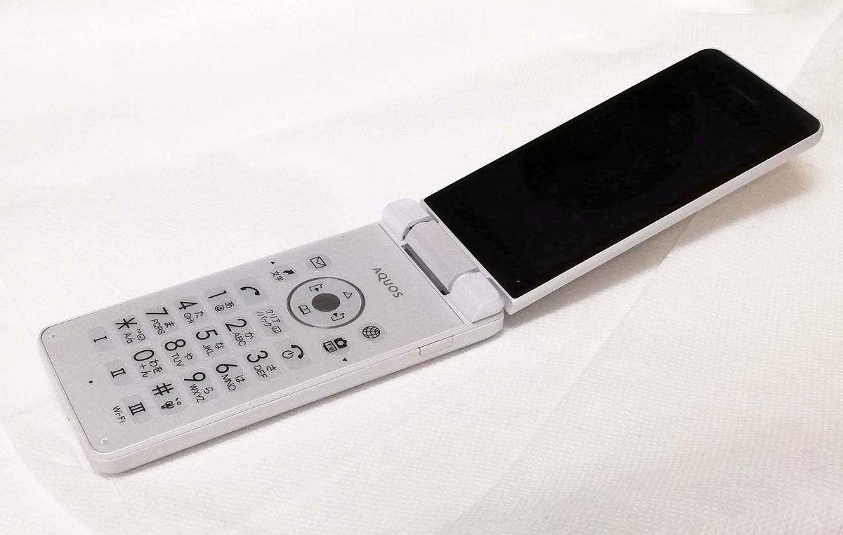 AQUOS ケータイ3 806SH ワイモバイル 中古美品 ホワイト(携帯電話 