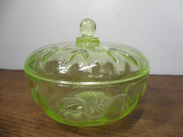 62 ウランガラス 蓋付 菓子入 キャンディーポット / 戦前 容器