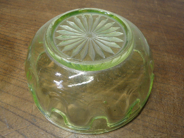 62 ウランガラス 蓋付 菓子入 キャンディーポット / 戦前 容器