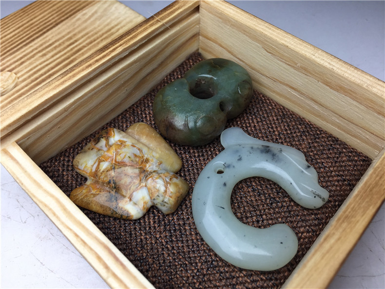 紅山文化　中国勾玉　紀元前3000年　出土　和田玉　翡翠勾玉　石器　土器　根付 共 土偶・紅山文化・須恵器翡翠勾玉弥生縄文古墳埴輪土偶出土品石器