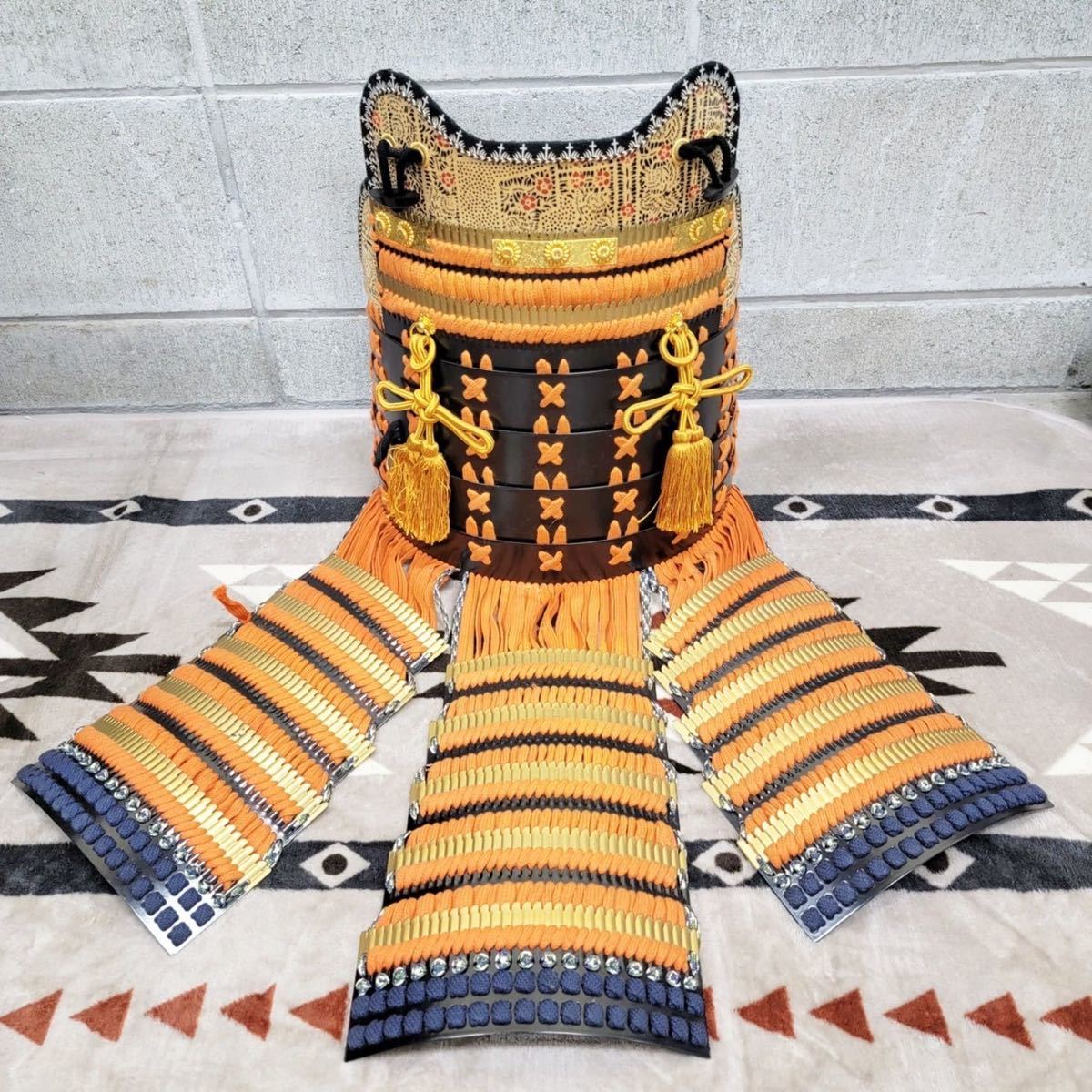 BY02 甲冑 具足 黒胴当世素掛 緋縅 鎧櫃付き 等身大 現代鎧 兜 武具