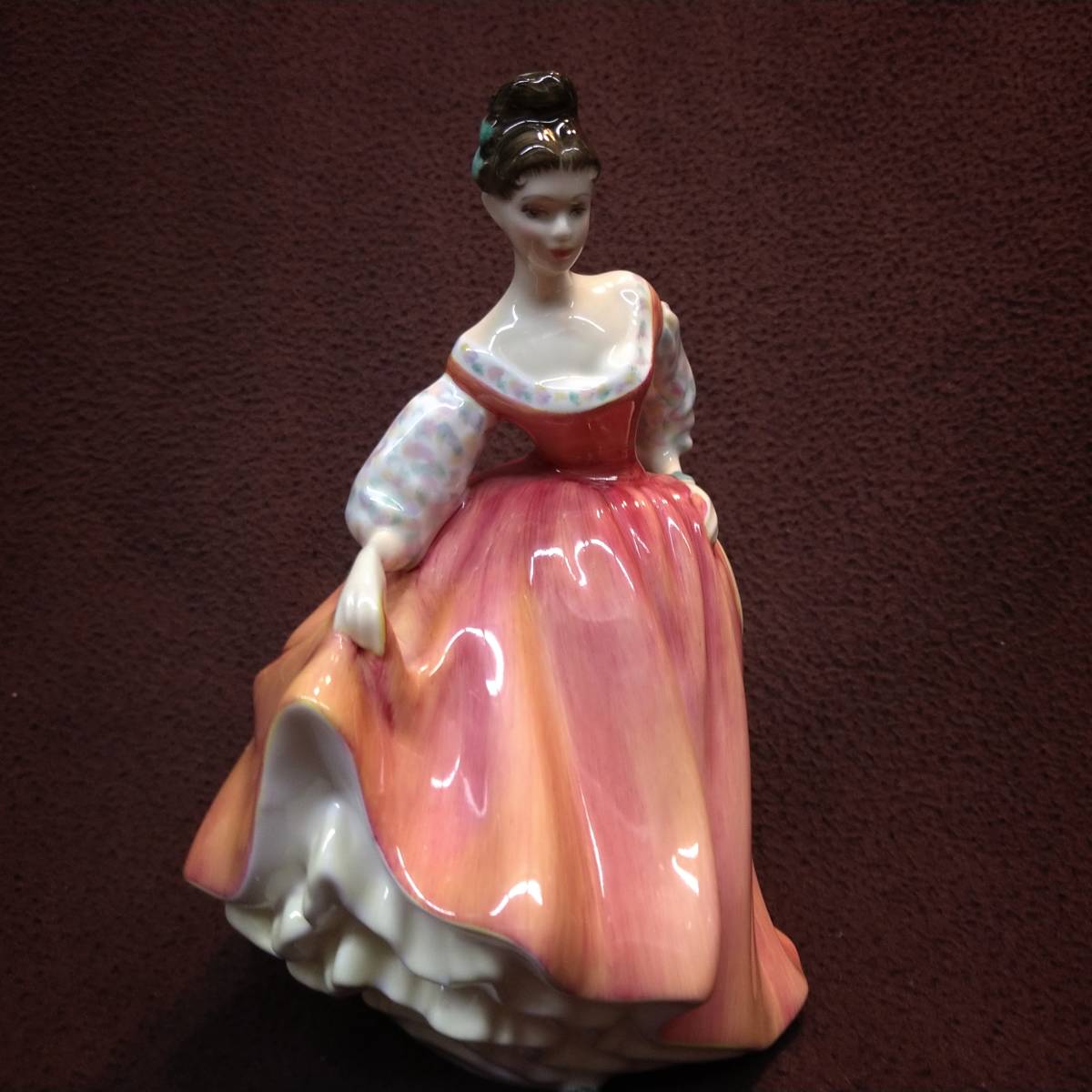 フィギュリン Royal Doulton ロイヤルドルトン フェアレディ ロイヤル