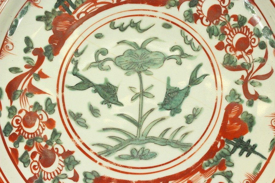 中国美術 赤絵 纏枝蓮花魚紋 皿(K-P153) 中国美術 赤絵 纏枝蓮花魚紋 皿(K-P153) 中国美術 赤絵 纏枝蓮花魚紋