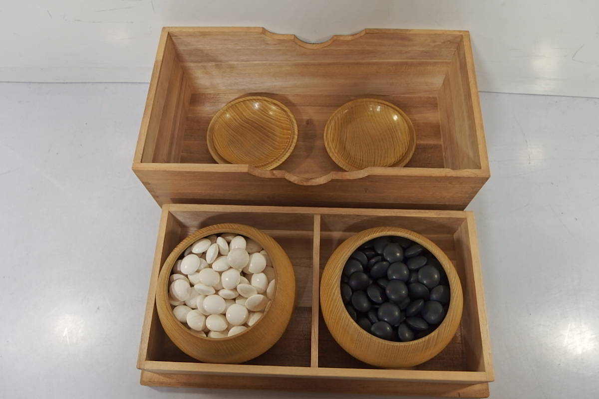 ◆日向特選 囲碁 碁石 雪印混在 全361粒揃 本蛤碁石(白)180個 本那智黒碁石(黒)181個 36号~40号 特撰天然木碁笥+桐箱付