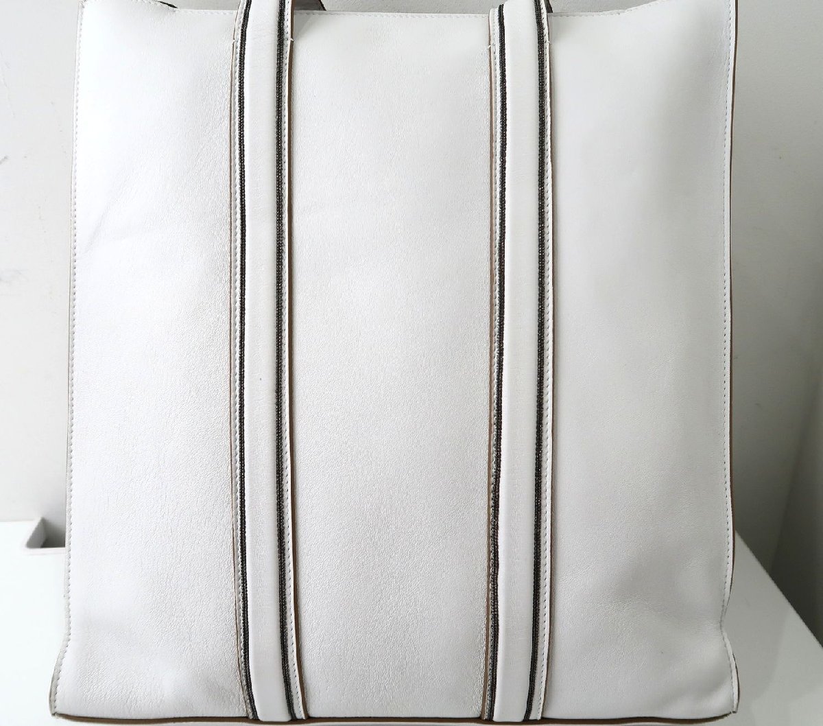 新品タグ付き 超美品 ブルネロクチネリ トートバッグ ブリーフケース ショルダーバッグ レザー モニーレ飾り メンズ 女性 BRUNELLOCUCINEL BRUNELLO トートバッグ（ブランドブルネロクチネリ）（レディース CUCINELLI（トートバッグ）のフリマアイテム一覧 ブルネロクチネリ（バッグ・小物・ブランド雑貨）の通販 レディース |