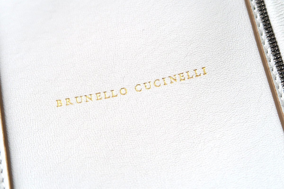 新品タグ付き 超美品 ブルネロクチネリ トートバッグ ブリーフケース ショルダーバッグ レザー モニーレ飾り メンズ 女性 BRUNELLOCUCINEL BRUNELLO トートバッグ（ブランドブルネロクチネリ）（レディース CUCINELLI（トートバッグ）のフリマアイテム一覧 ブルネロクチネリ（バッグ・小物・ブランド雑貨）の通販 レディース |