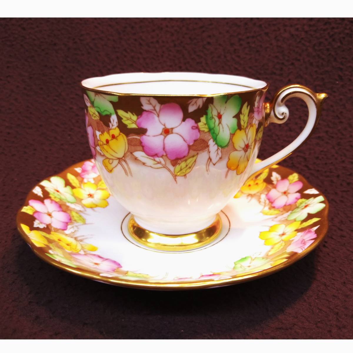 イギリス ヴィンテージ ティー カップ ソーサー 縁金彩 花絵 イエロー ベル チャイナ エインズレイ 売買されたオークション情報 Yahooの商品情報をアーカイブ公開 オークファン Aucfan Com