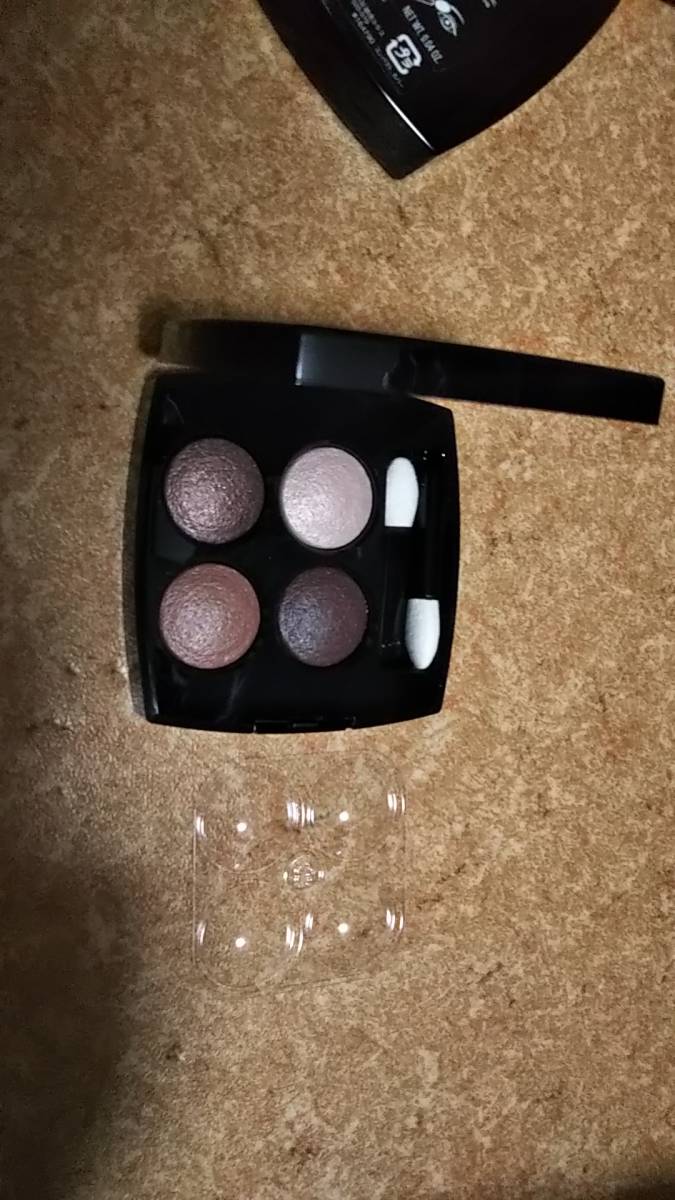 レ キャトル オンブル 0 シャネル ティセ リボリ #226 ⁄ CHANEL