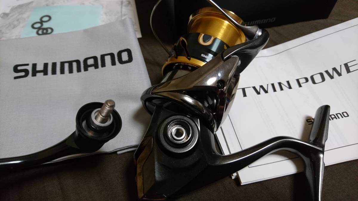 極美品】20ツインパワー C3000MHG SHIMANO 20TWIN POWER 【公式通販】