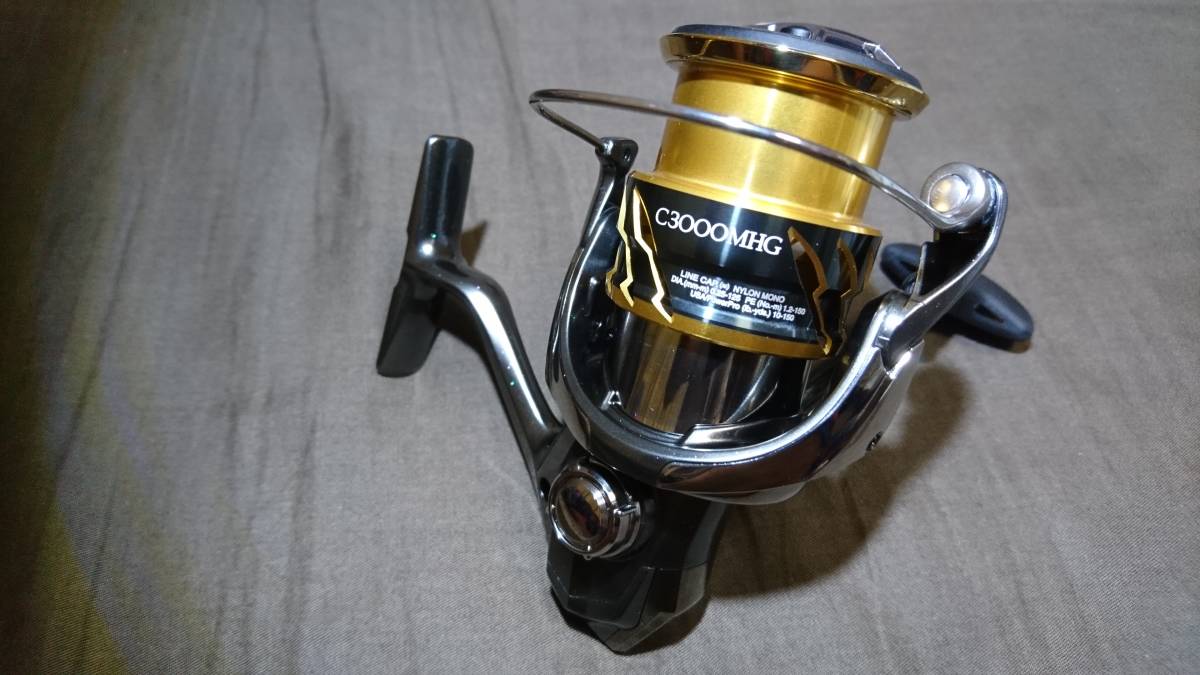 極美品】20ツインパワー C3000MHG SHIMANO 20TWIN POWER 【公式通販】