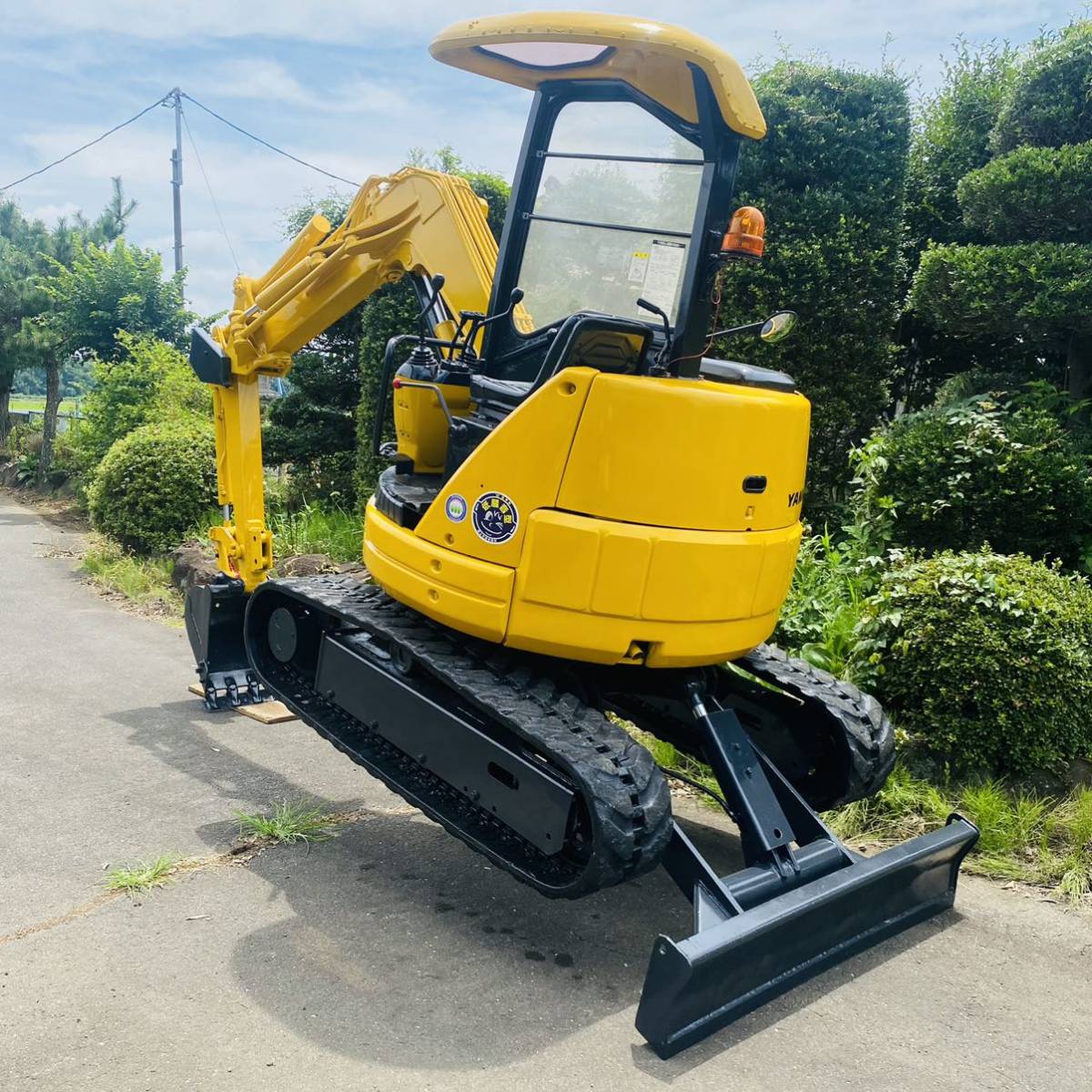 ☆ ミニ油圧ショベル(ミニユンボ)ヤンマーB3U(コマツPC28UU-2Eと同じ )3トンクラス、マルチレバー付き