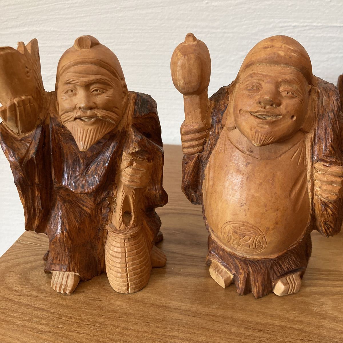七福神　木製　刀彫　細密彫刻　七福神　置物飾り　縁起物　装飾品　台座付き 七福神 木製 刀彫 細密彫刻 七福神 置物飾り 縁起物 装飾品 台座付き
