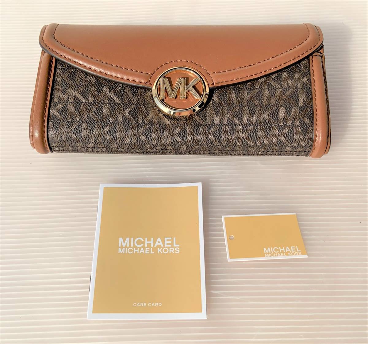 未使用 MICHAEL KORS マイケルコース 二つ折り 長財布 35F9GFTE3B 