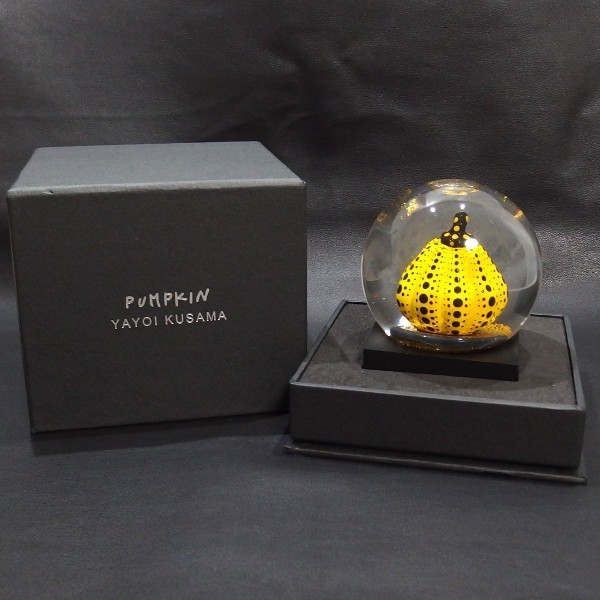 【お得，100%新品】 極 草間彌生 スノードーム パンプキン イエロー YAYOI KUSAMA PUNPKIN(スノードーム)｜売買されたオークション情報、yahooの商品情報をアーカイブ公開 - オークファン スノードーム