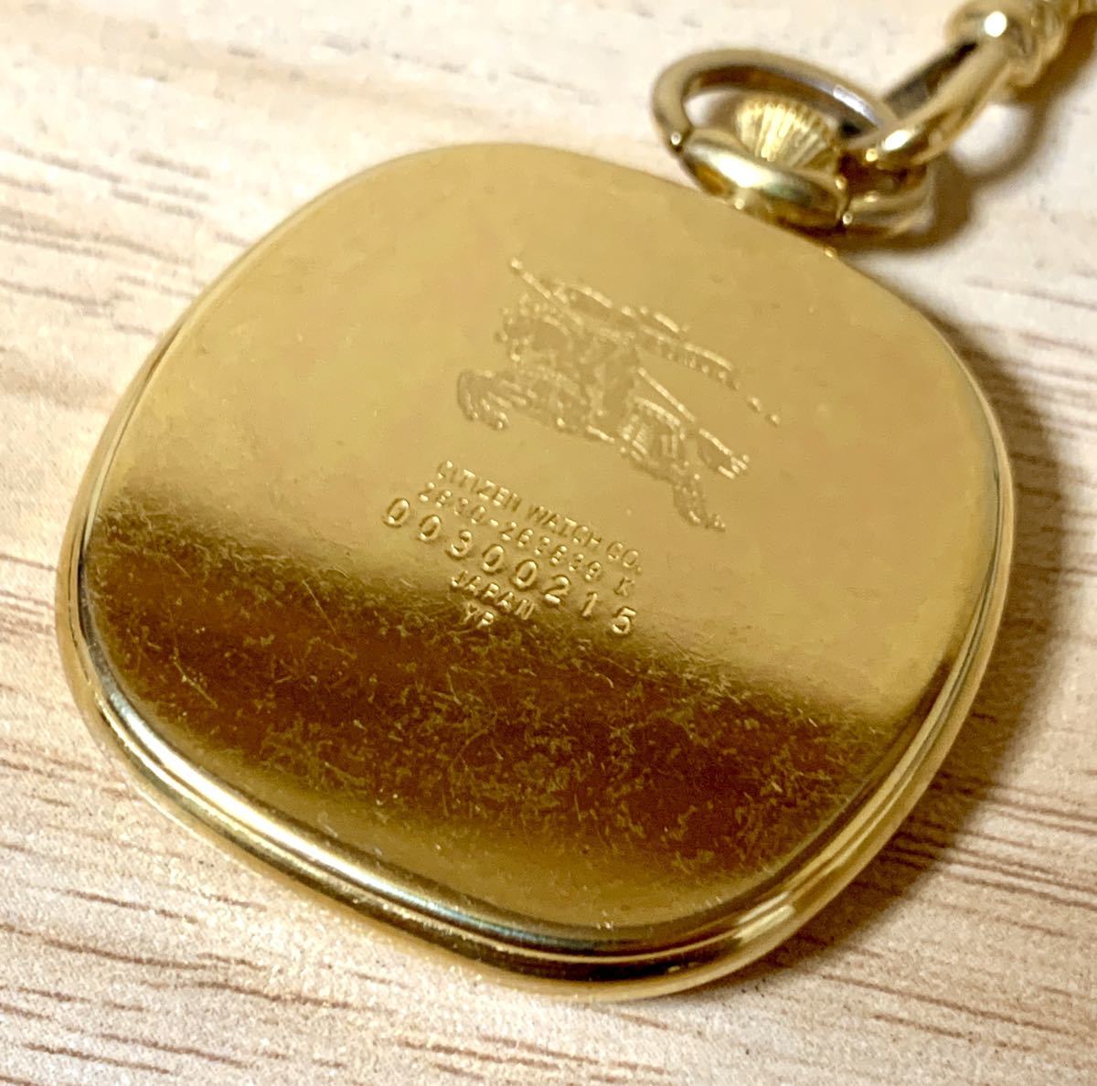 1円〜H Burberry バーバリー 懐中時計 アイボリー文字盤アラビア数字 