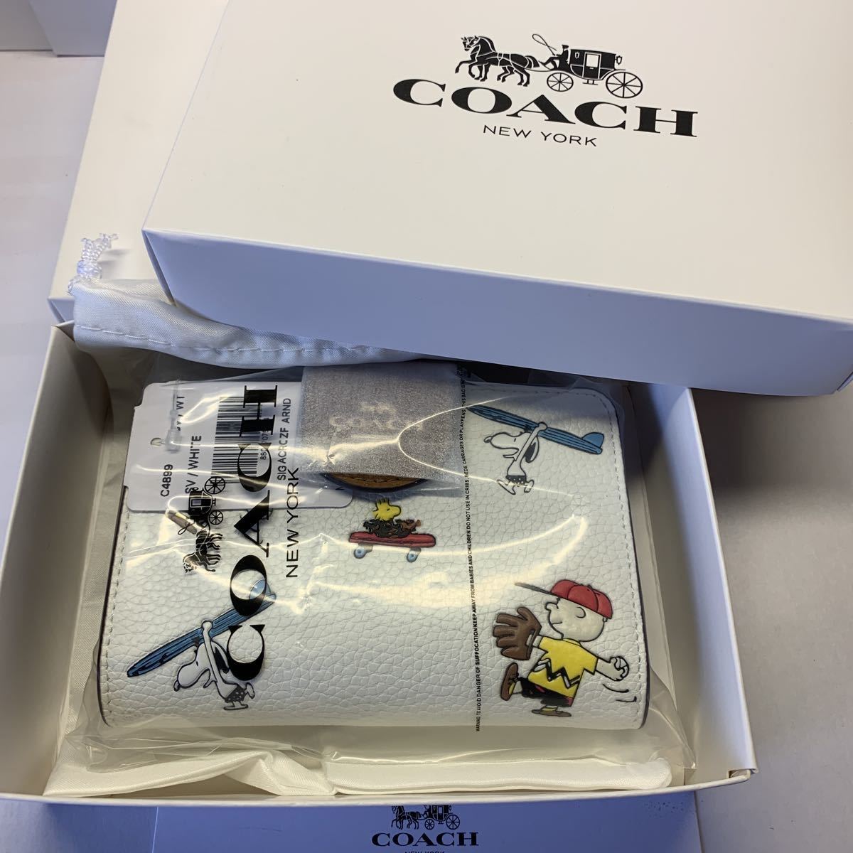 COACH 新品箱付き コーチ 二つ折り財布 C4899 PEANUTS スヌーピー