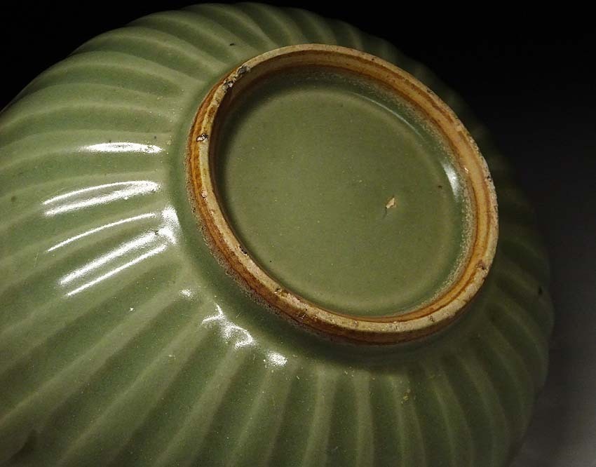 緑屋xt□ 中国古玩 青磁 鎬筋紋 茶碗 箱付 龍泉窯 唐